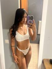 EMILY ESTA ECHA DE PURA DIVERSION Y PLACER