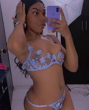 ME LLAMO LORENA UNA MULATA COQUETA, CON UNA PIEL DE MELOCOTON