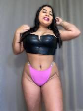 UNA CHICA HERMOSA Y MUY COMPLACIENTE EN PROSPERIDAD