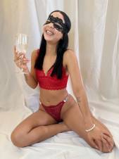 Hola, soy Samantha, una colombiana encantadora.