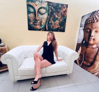 Lo Que Busca en Una Mujer: Cariño, Diversión y Placer Asegurado