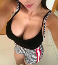 Latina cachonda aburrida en casa ¿te tocas conmigo ? ? ? ?
