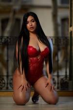SARA LLENA DE TERNURA Y SENSUALIDAD
