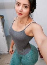 Latina caliente con unas bellas curvas / / / /