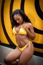 LILA – MAMACITA MORENA, ESPECTACULAR Y DISPONIBLE EN MARBELLA