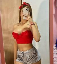 . . . . Jovencita muy tetona y complaciente . . . .
