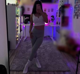 Ama cruel busca esclavo por videollamada